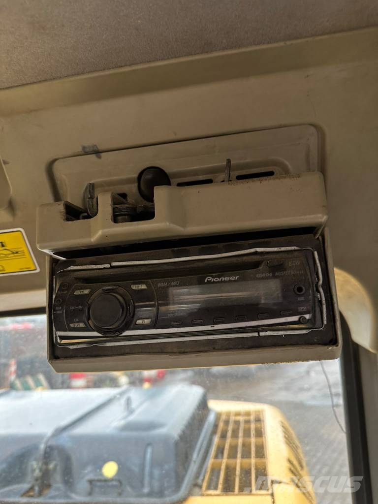 CAT 320DL Telakaivukoneet
