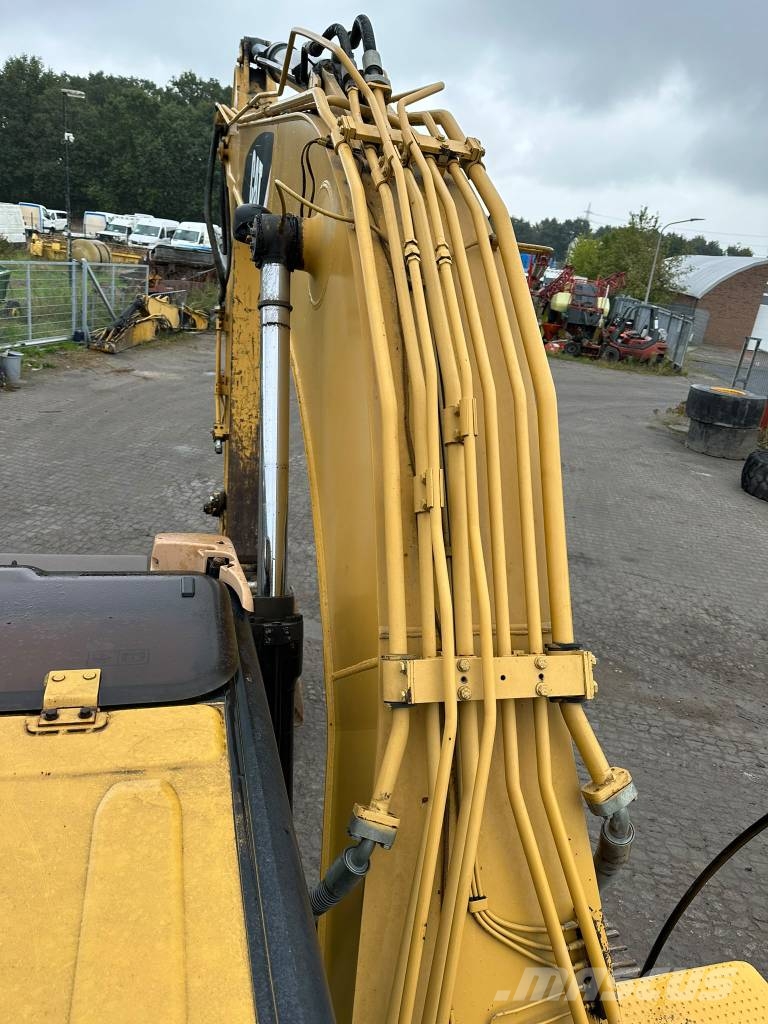 CAT 320DL Telakaivukoneet