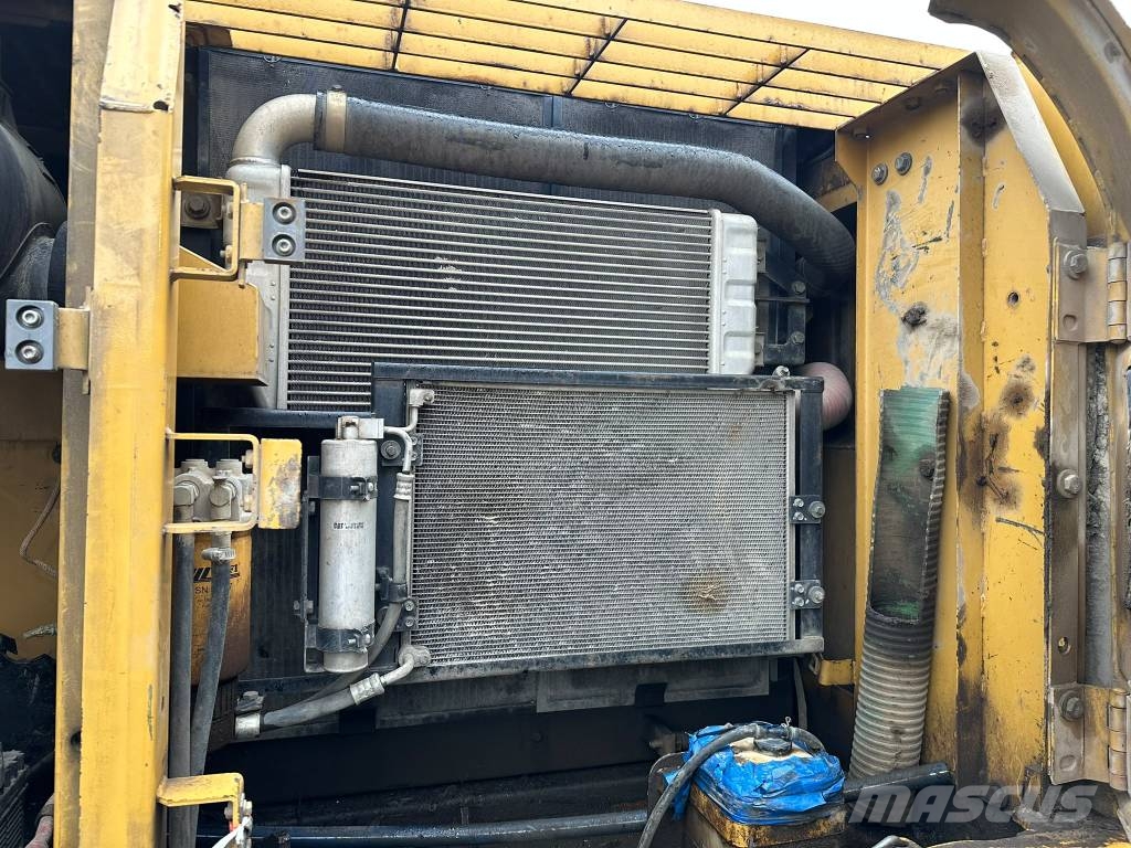 CAT 320DL Telakaivukoneet