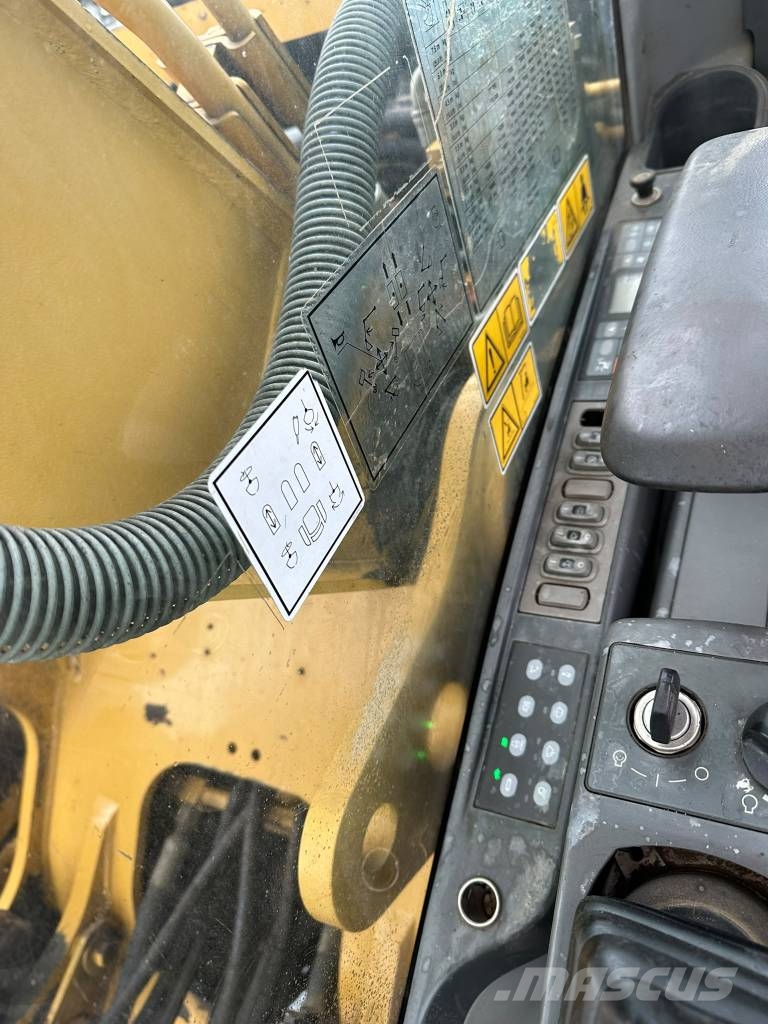 CAT 320DL Telakaivukoneet