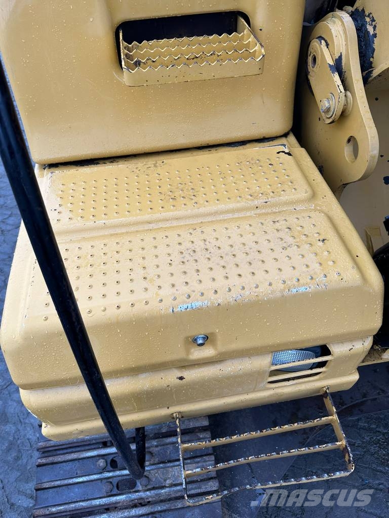 CAT 320DL Telakaivukoneet