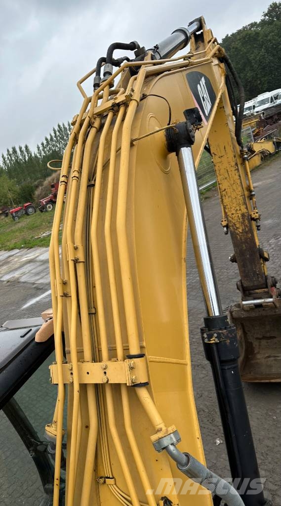 CAT 320DL Telakaivukoneet