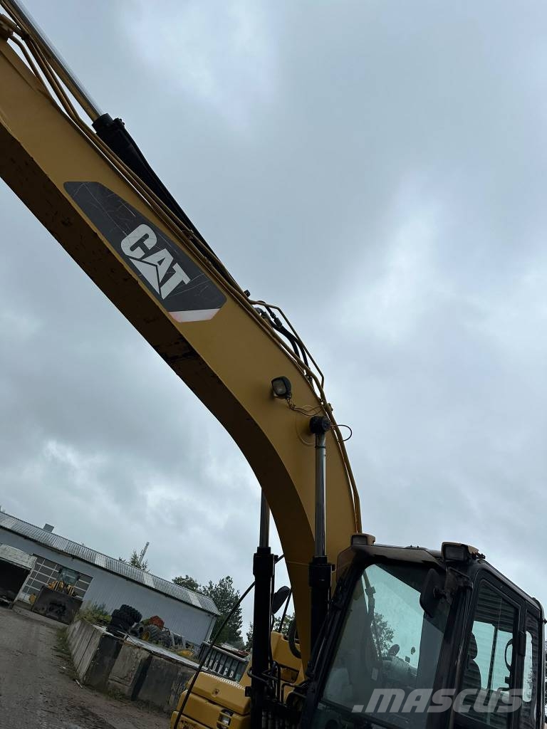 CAT 320DL Telakaivukoneet