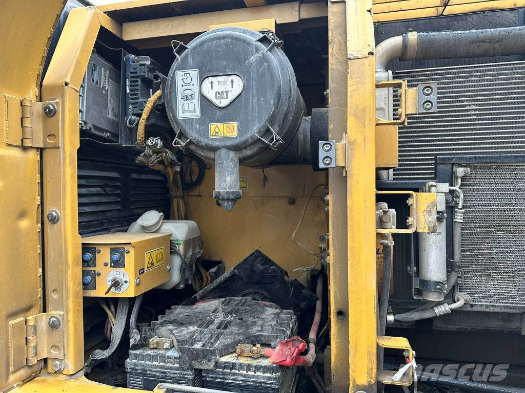 CAT 320DL Telakaivukoneet