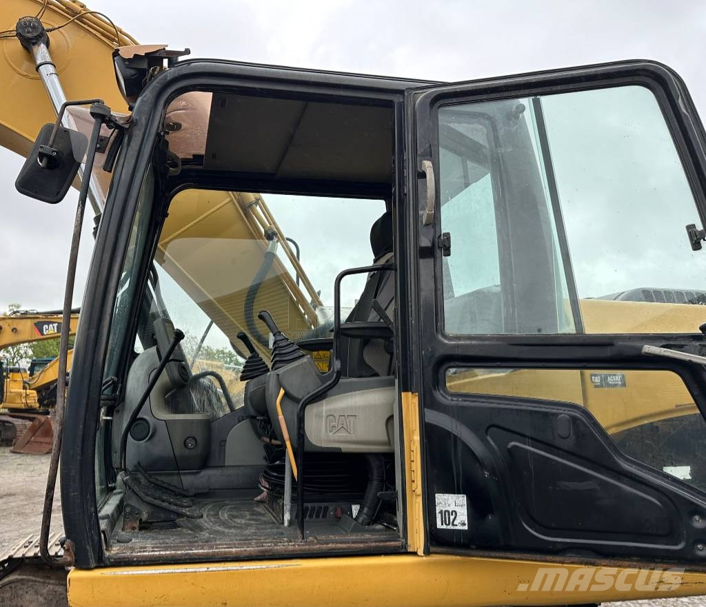 CAT 320DL Telakaivukoneet