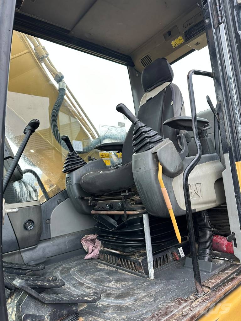 CAT 320DL Telakaivukoneet