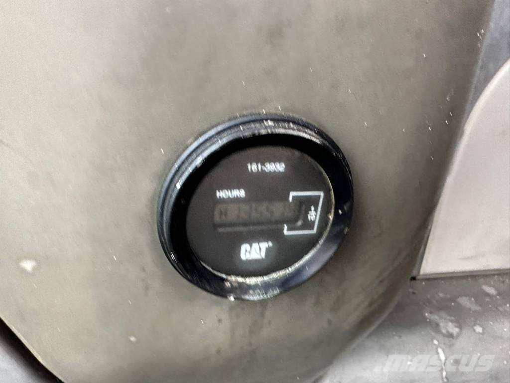 CAT 320DL Telakaivukoneet