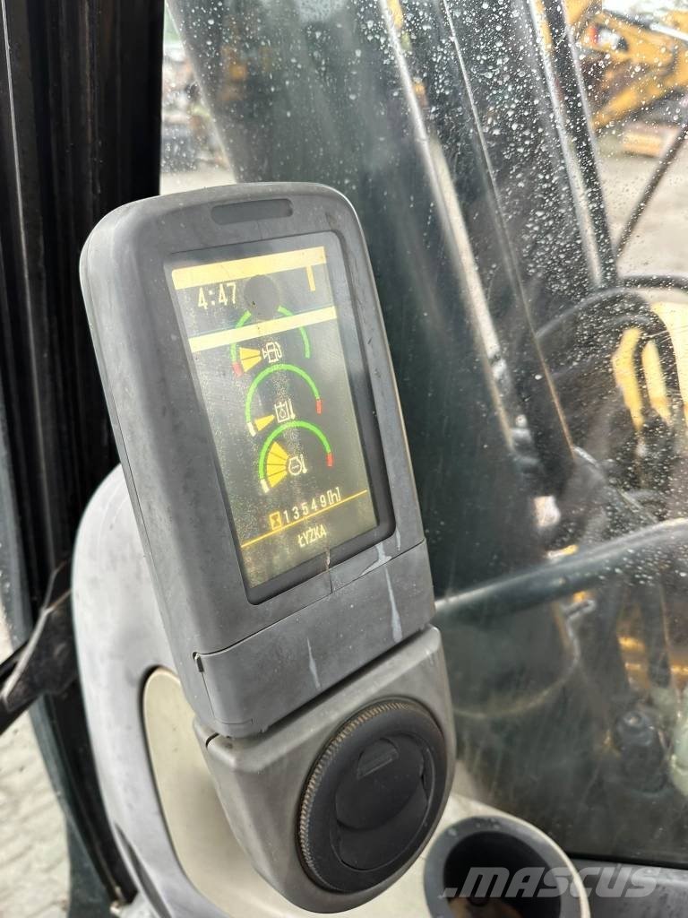 CAT 320DL Telakaivukoneet