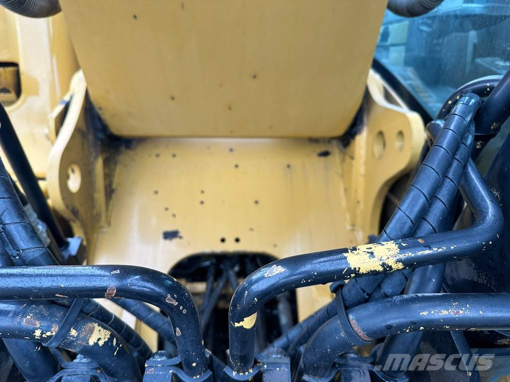 CAT 320DL Telakaivukoneet