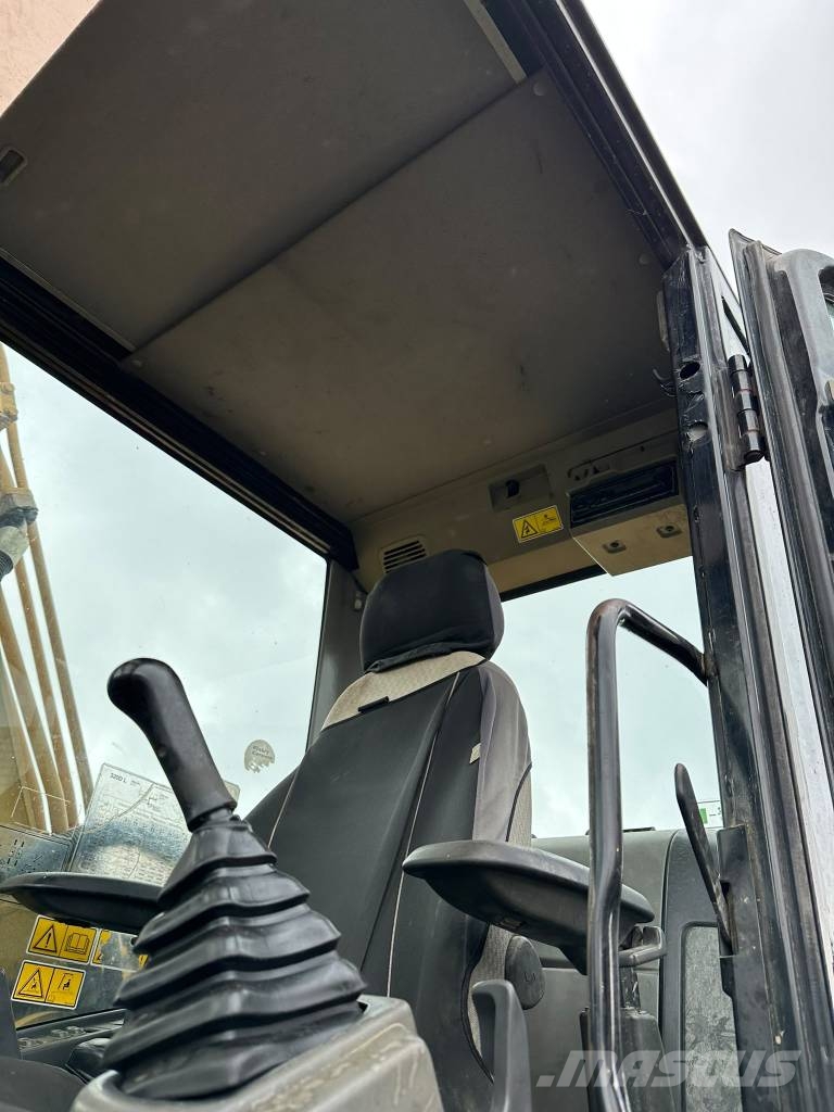 CAT 320DL Telakaivukoneet