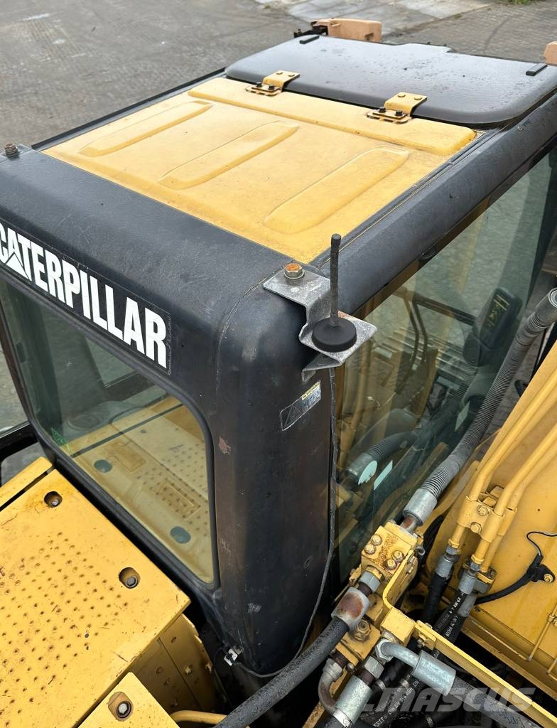 CAT 320DL Telakaivukoneet