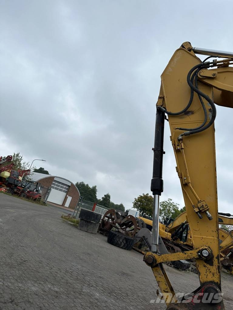 CAT 320DL Telakaivukoneet