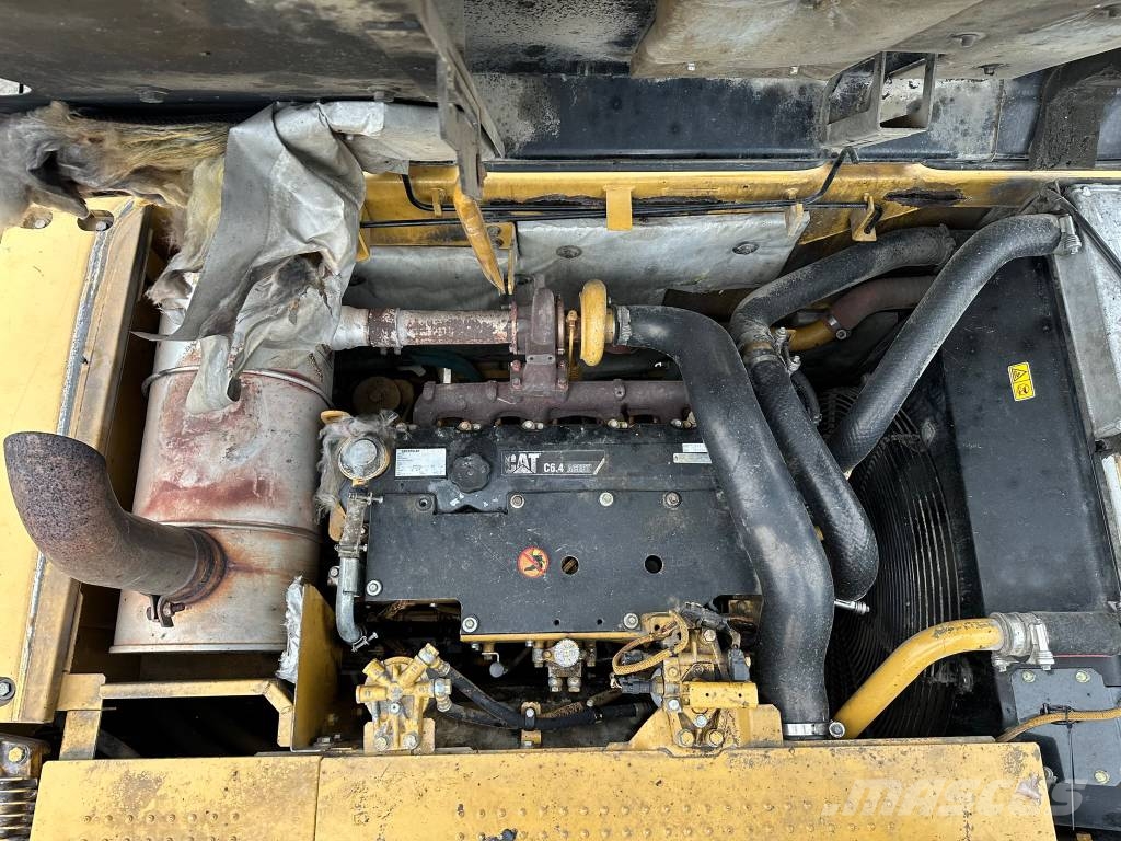 CAT 320DL Telakaivukoneet