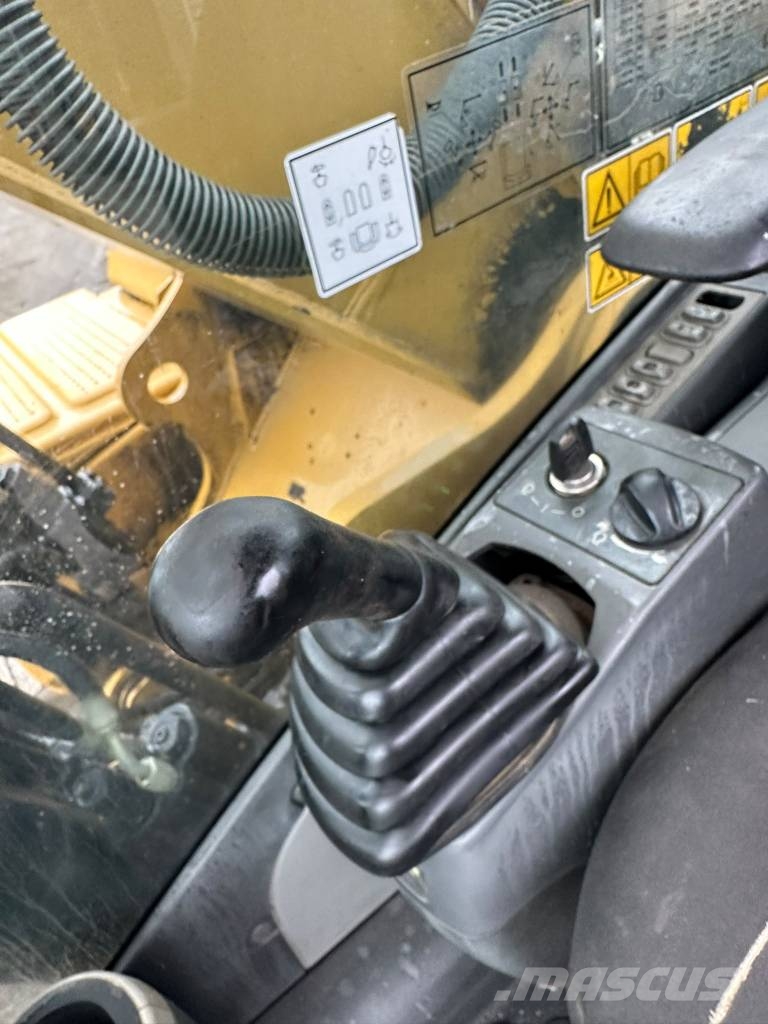 CAT 320DL Telakaivukoneet