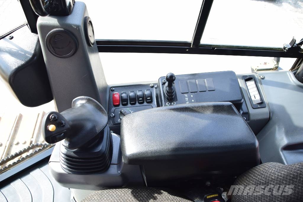 CAT D 5 K 2 LGP  CAT D6 CAT D5 Kāpurķēžu buldozeri