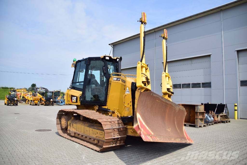 CAT D 5 K 2 LGP  CAT D6 CAT D5 Kāpurķēžu buldozeri