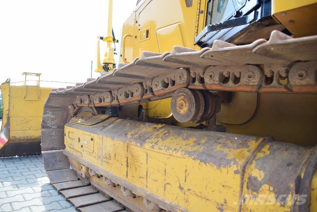 CAT D 5 K 2 LGP  CAT D6 CAT D5 Kāpurķēžu buldozeri