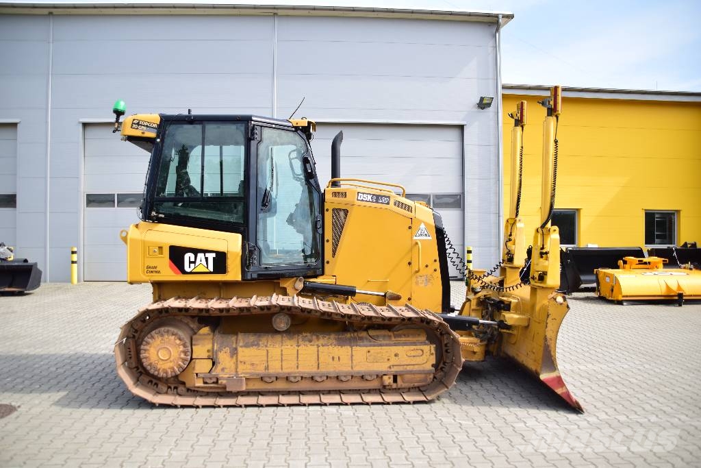 CAT D 5 K 2 LGP  CAT D6 CAT D5 Kāpurķēžu buldozeri