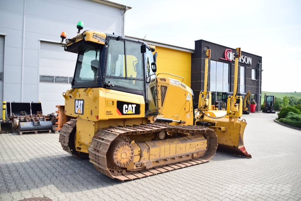 CAT D 5 K 2 LGP  CAT D6 CAT D5 Kāpurķēžu buldozeri