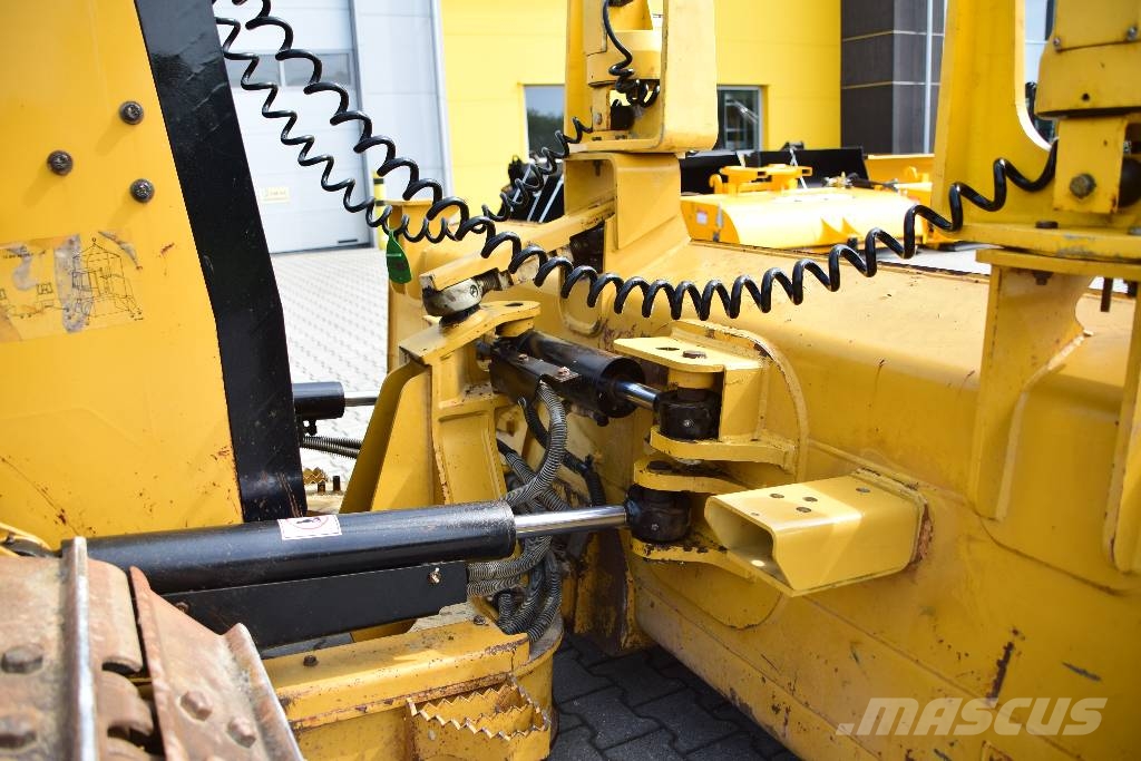 CAT D 5 K 2 LGP  CAT D6 CAT D5 Kāpurķēžu buldozeri
