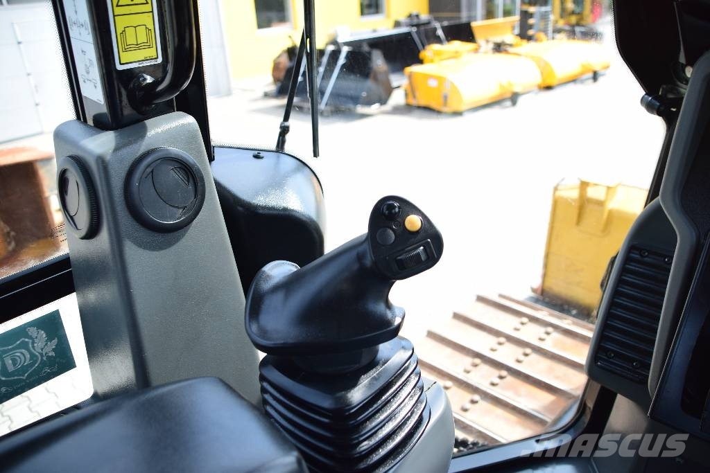 CAT D 5 K 2 LGP  CAT D6 CAT D5 Kāpurķēžu buldozeri