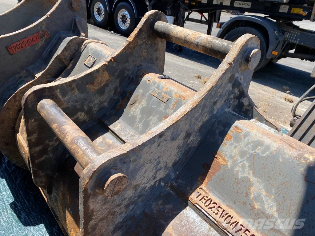 Volvo EC 220 EL /Certificat CE endommagée Excavadoras de cadenas