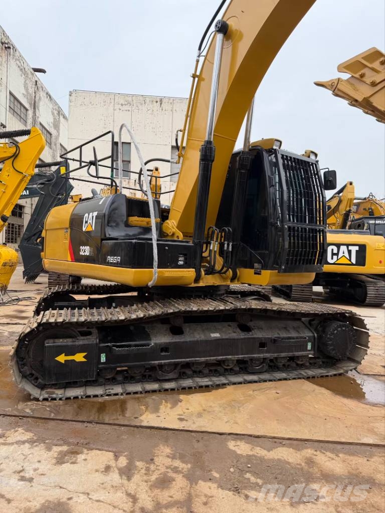 CAT 323D2L Source factory 대형 굴삭기 29톤 이상