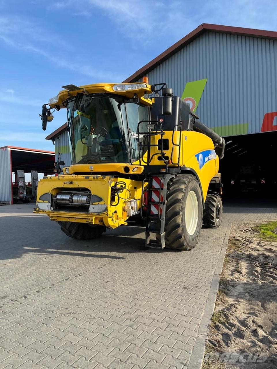 New Holland CR 9070 联合收割机