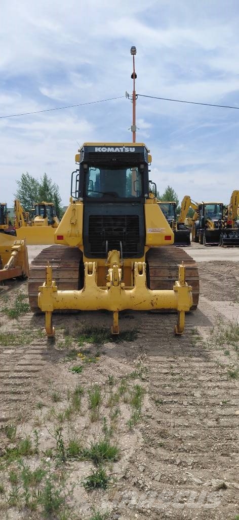 Komatsu D 61 PX-24 بلدوزرات مجنزرة