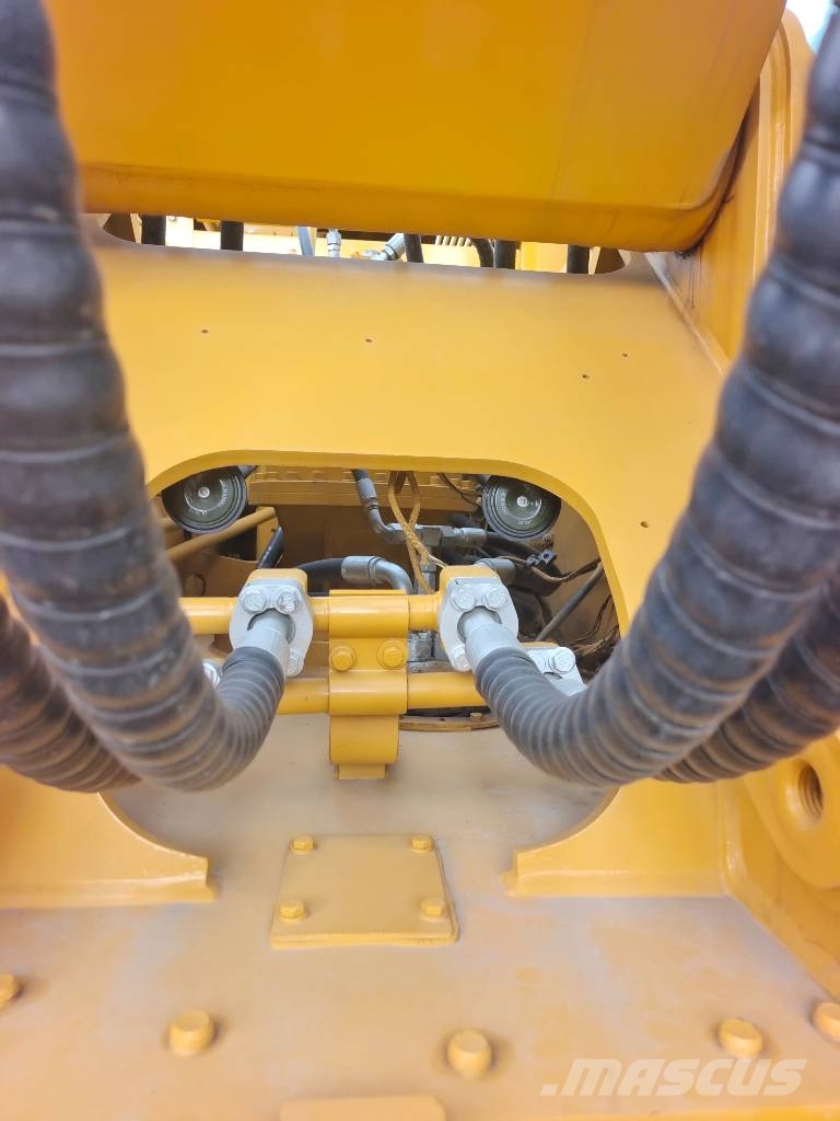 CAT 336 3000 units excavators in stock Bagri goseničarji