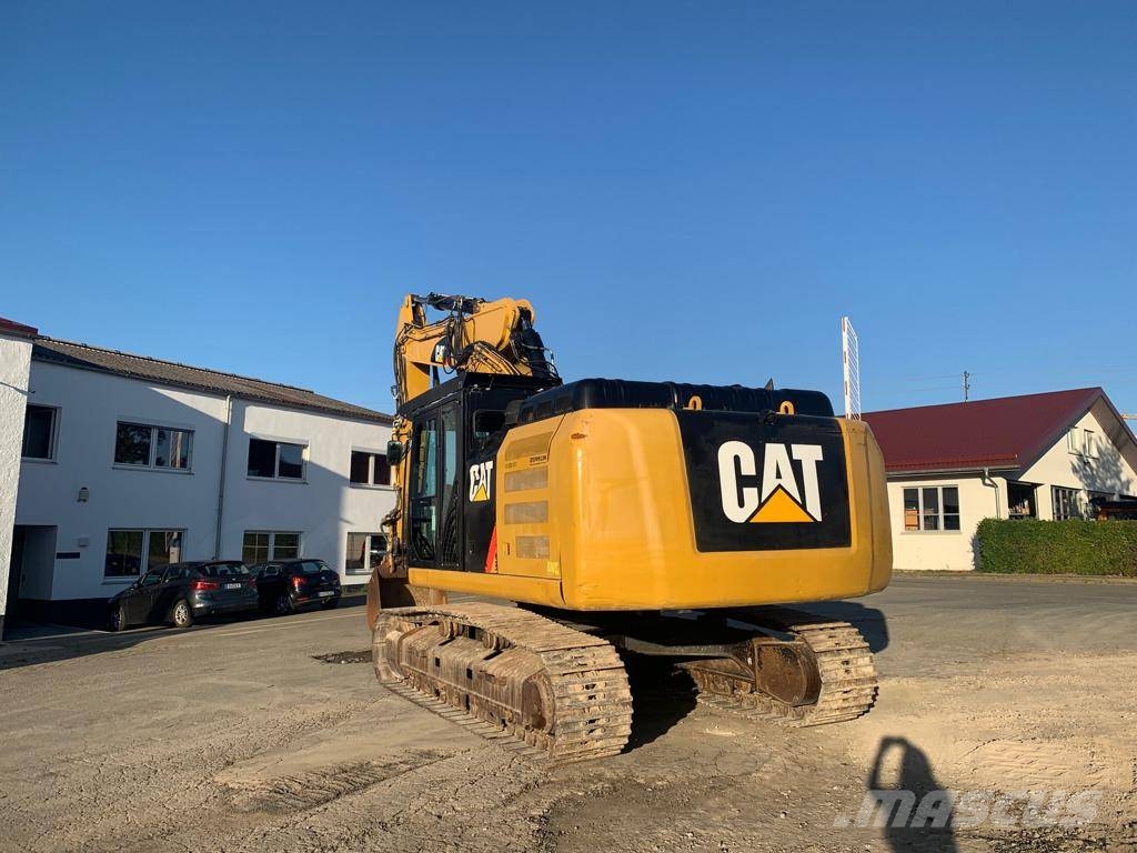 CAT 330F VAH حفارات زحافة