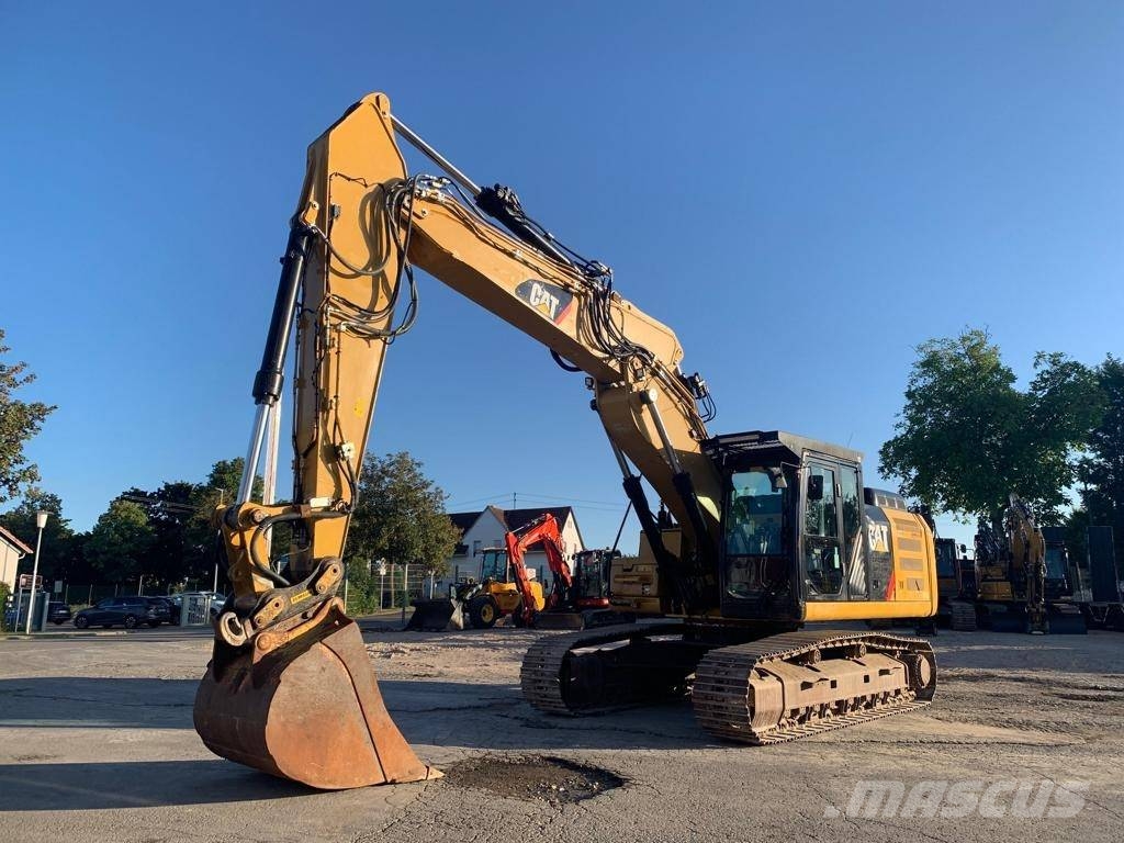CAT 330F VAH حفارات زحافة