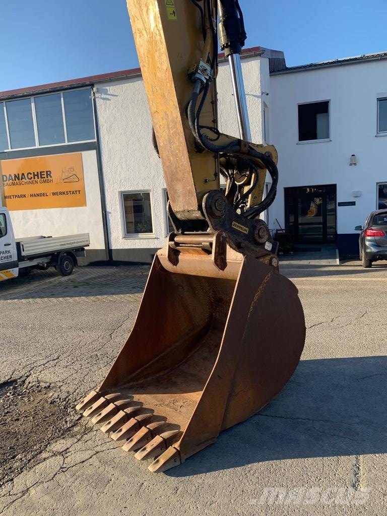 CAT 330F VAH حفارات زحافة