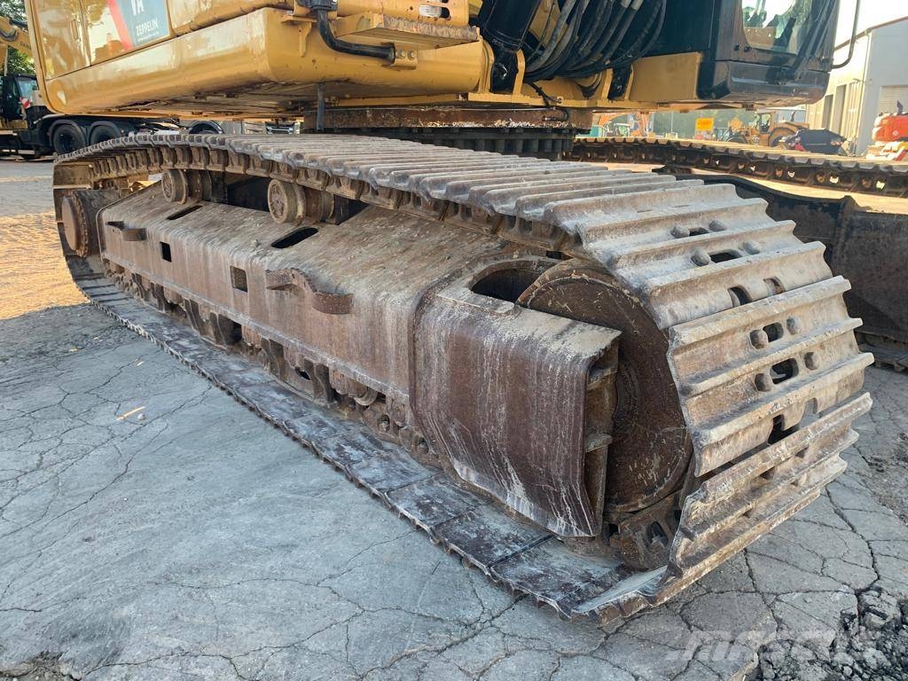 CAT 330F VAH حفارات زحافة