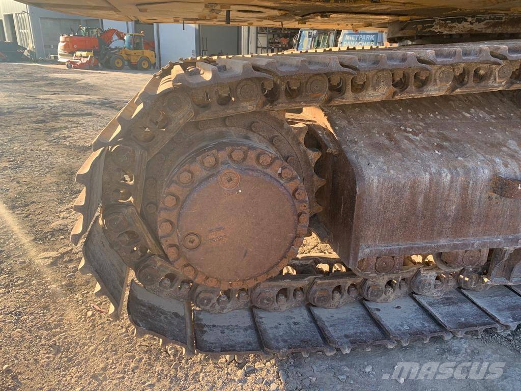 CAT 330F VAH حفارات زحافة
