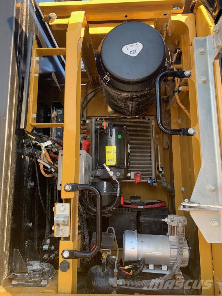 CAT 330F VAH حفارات زحافة