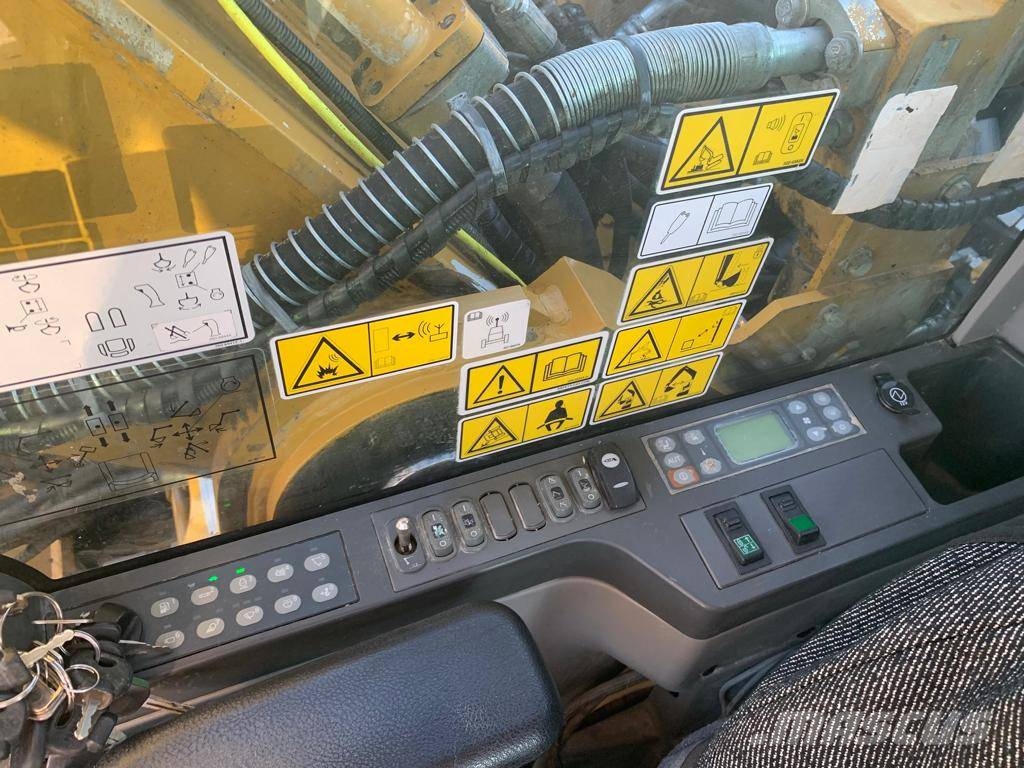 CAT 330F VAH حفارات زحافة