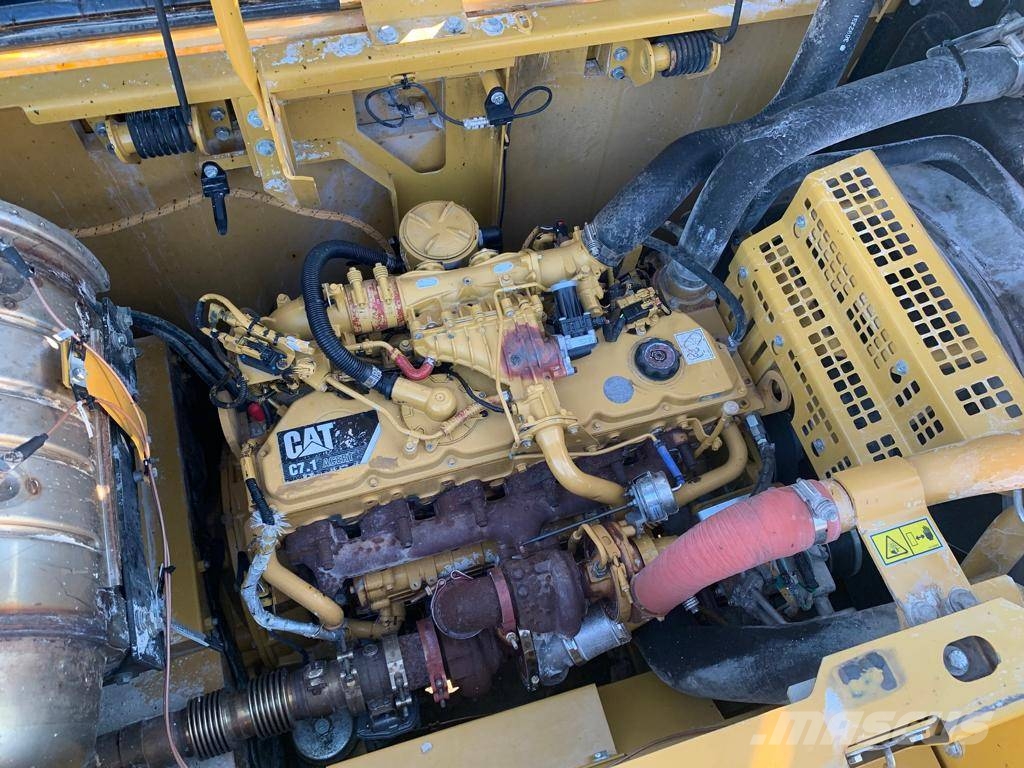 CAT 330F VAH حفارات زحافة