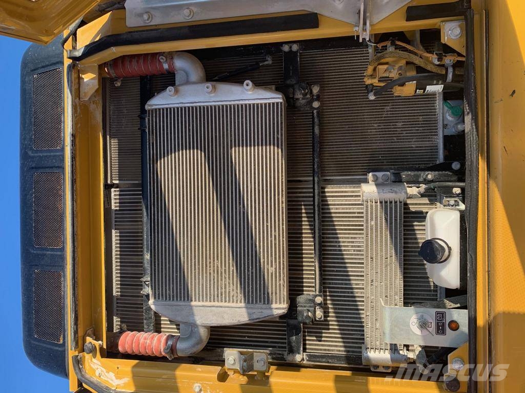 CAT 330F VAH حفارات زحافة