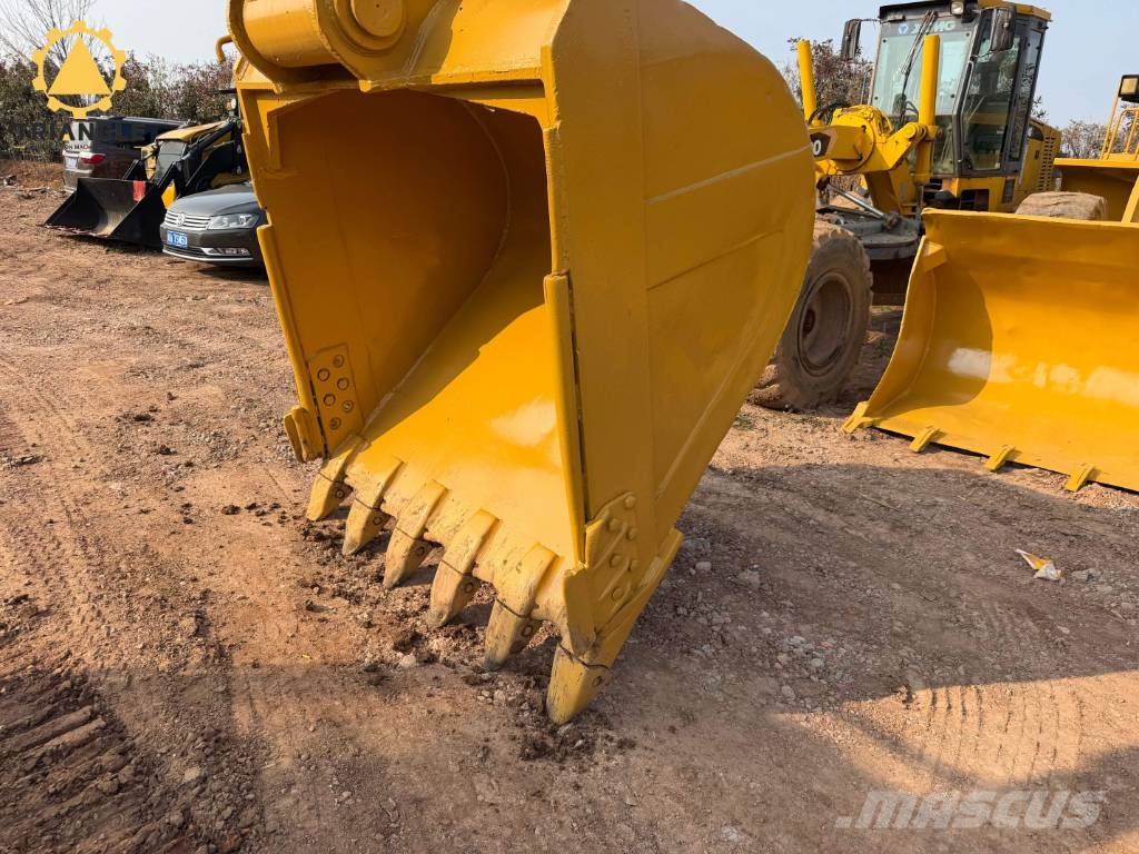 CAT 330 D L Lánctalpas kotrók