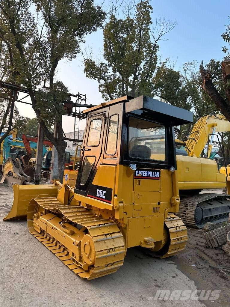 CAT D5C معدات تمهيد الطرق