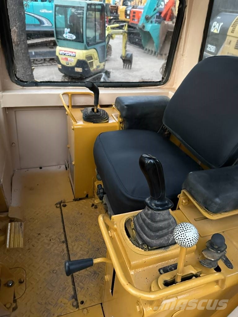 CAT D5C معدات تمهيد الطرق