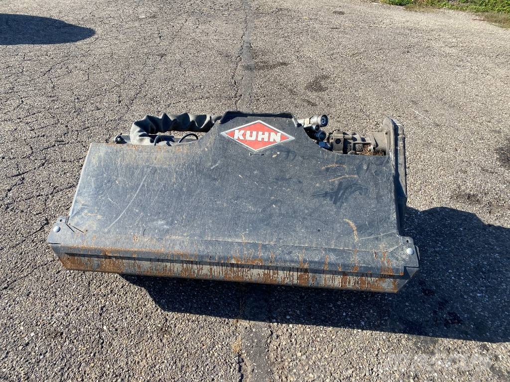 Kuhn PRO-LONGER GII/EP 7483 + Tête de fauchage endommag Pensasleikkurit