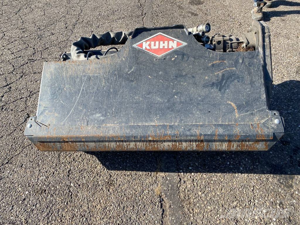 Kuhn PRO-LONGER GII/EP 7483 + Tête de fauchage endommag Pensasleikkurit