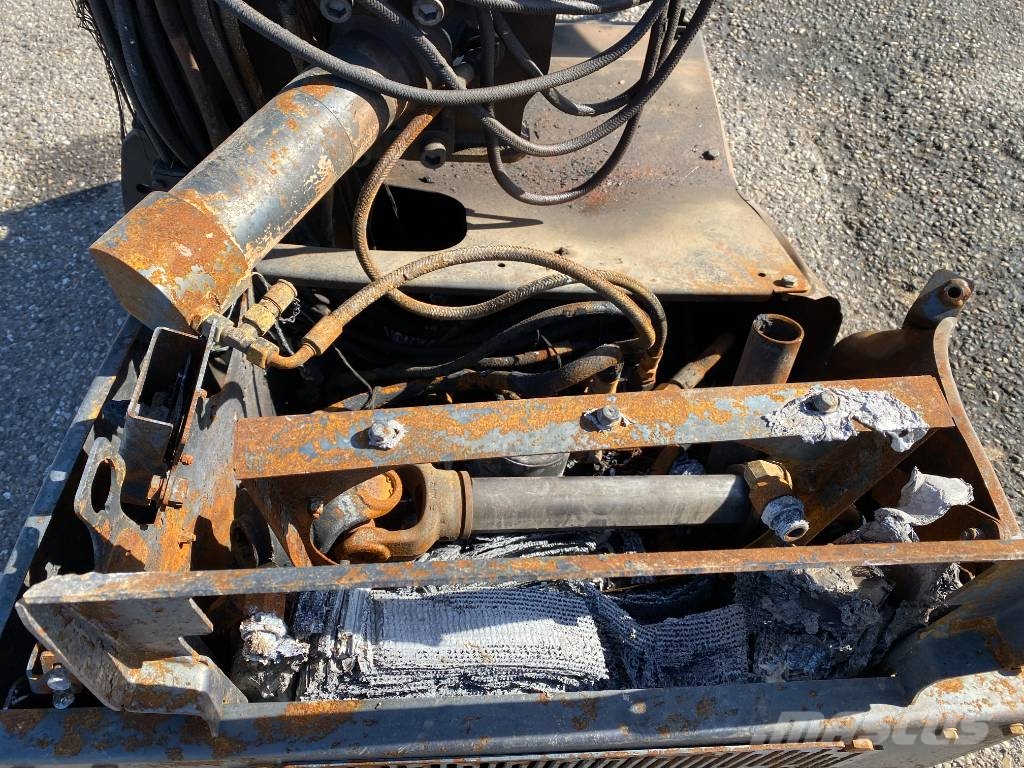 Kuhn PRO-LONGER GII/EP 7483 + Tête de fauchage endommag Pensasleikkurit