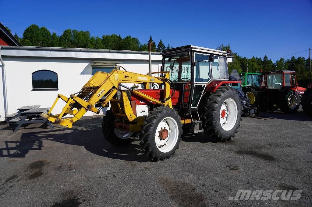 International 844 / BFA668 الجرارات