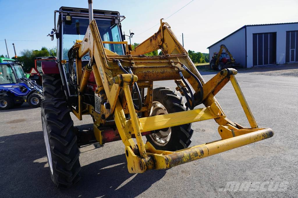 International 844 / BFA668 الجرارات