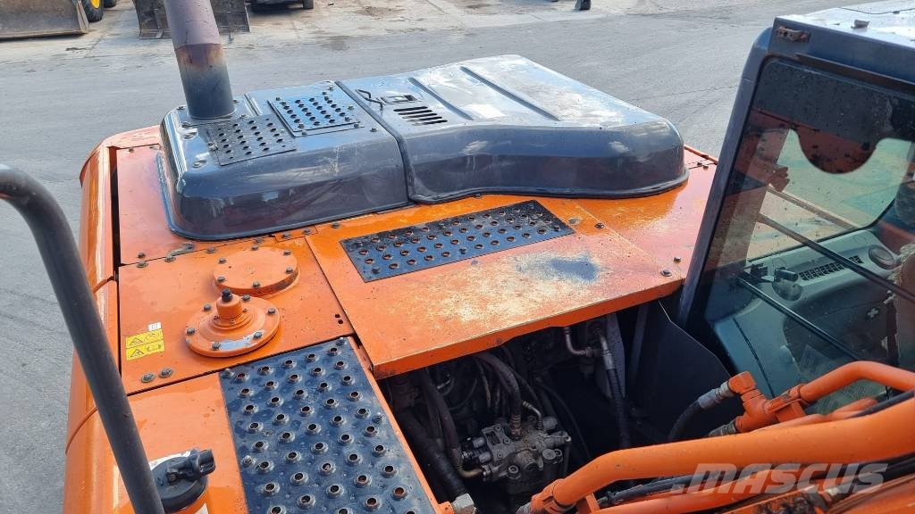 Hitachi 210LC 5-B حفارات زحافة
