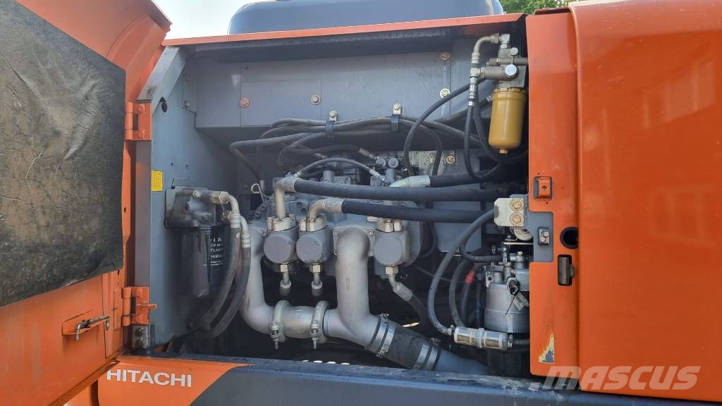 Hitachi 210LC 5-B حفارات زحافة