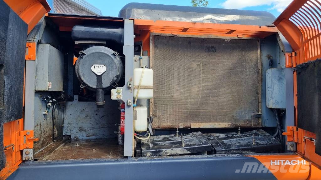 Hitachi 210LC 5-B حفارات زحافة